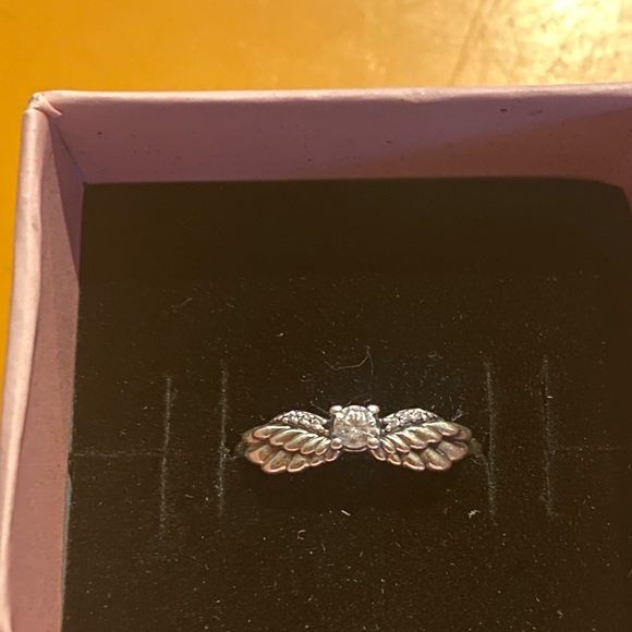 pandora angel wing ring with white cubic zirconia - Picture 7 of 8